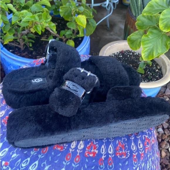 ❤️ UGG Fuzz Yeah Plush Black Slides / Slippers / Sandals ❤️ - Picture 3 of 13